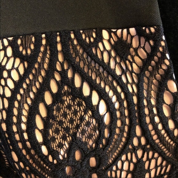 Little black dress with lace inset - Picture 2 of 3